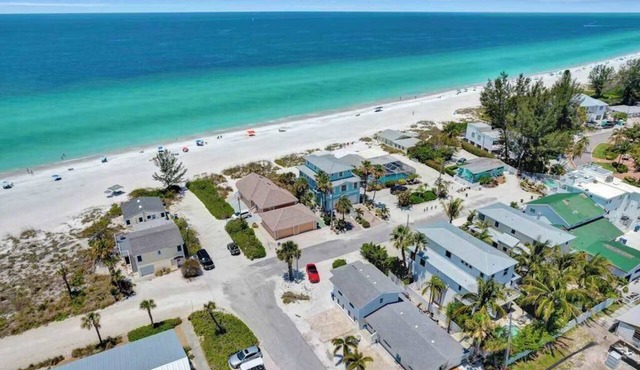 Serene oceanfront suite with Gulf view, grill, patio, central AC, & WD in Holmes Beach