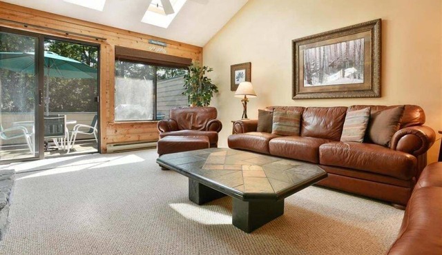 Seven Springs 2 Bedrooms Premium Condo, fireplace and a view by RedAwning in Champion