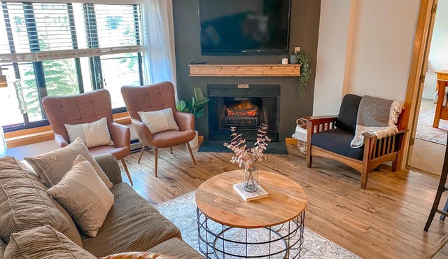 Ski-In Ski-out Luxury Condo with Hot Tub and pools in Snowshoe