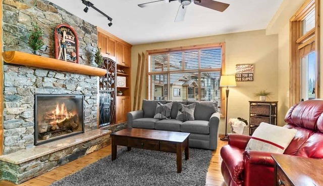 Ski Ya Later! | Private Hot Tub & Ski In/Ski Out in Big White Mountain
