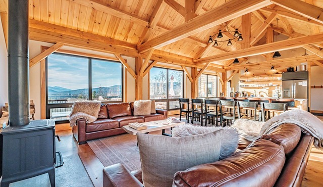 Sleeps 20, 16-Person Hot Tub, Mtn View, Firepit, Wood Stove, Theater, Gym in Bethel
