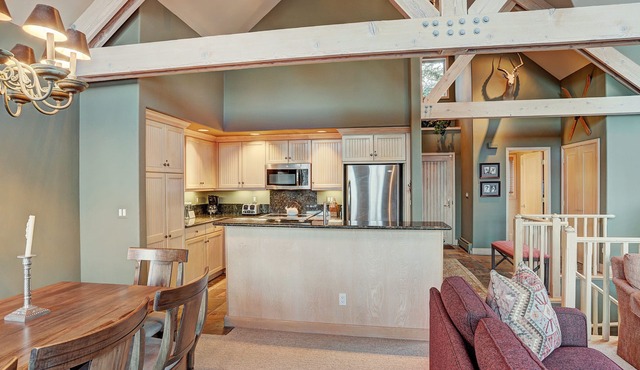 Slopeside Living - 3br 4ba At Pines Lodge 3 Bedroom Condo by RedAwning in Avon
