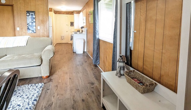 Small Quiet Home on Farmland in Creswell