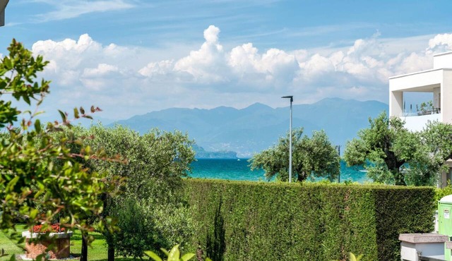 Soave House - beach 2 steps away in Sirmione
