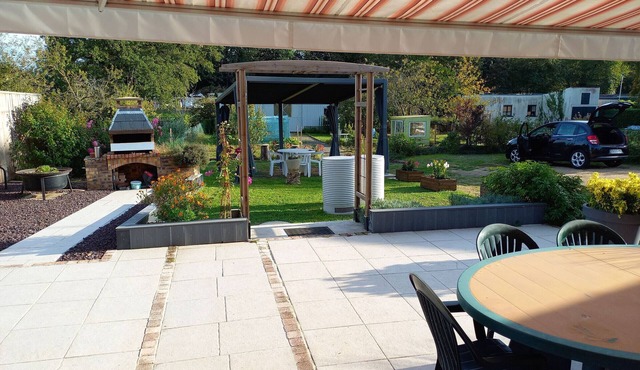 Spacieuse maison confortable avec jardin, à 20 min du centre-ville et proche du circuit des 24H du Mans in Le Mans