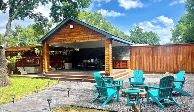 Spacious 4-bedroom house with Hot Tub in beautiful Balch Springs with AC, WiFi in Balch Springs