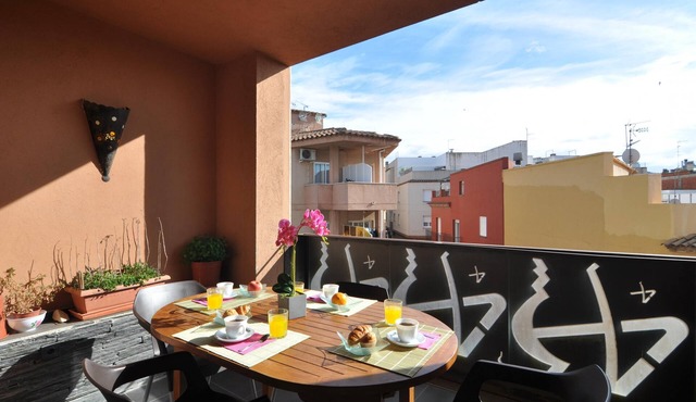 Spacious Apartment in Roses, Costa Brava! 3 Bedrooms, Near the Beach, Free Wi-Fi. Book now! in Roses