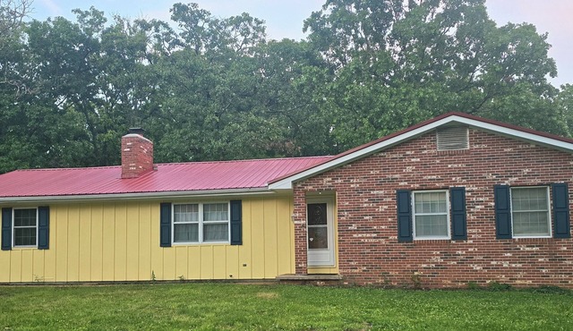 Spacious Cozy Stay with Back Patio & Family-Friendly Extras. Near S&T and I-44 in Rolla
