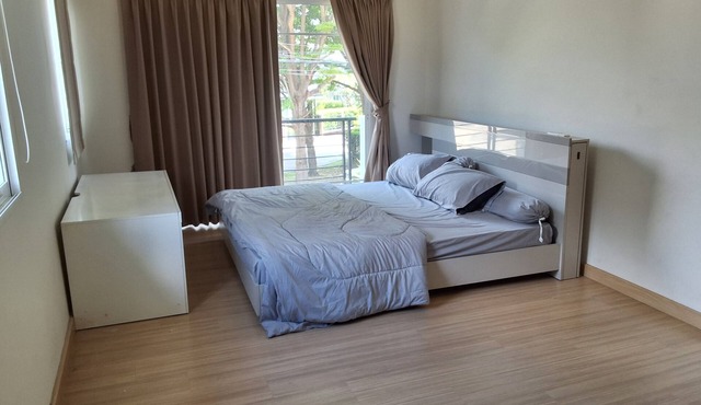Spacious Entire House with shared Fitness Room and Shared Indoor Pool in club in Meung Pathumthani