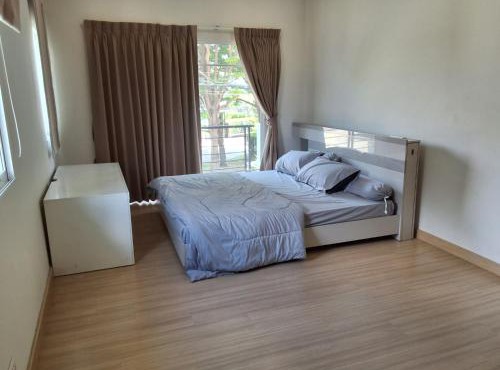 Spacious Entire House with shared Fitness Room and Shared Indoor Pool in club in Pathum Thani