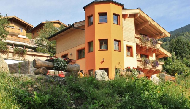 Spacious Holiday Home in Saalbach Hinterglemm near Ski Area in Saalbach Hinterglemm