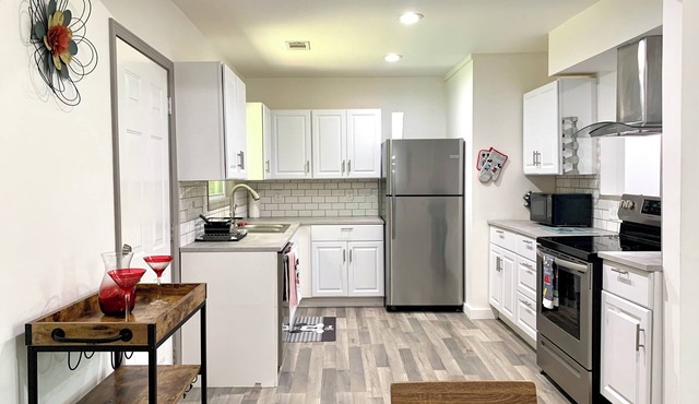 Spacious Home - 3BD/2BA on a Hill near Dwntwn ATL with FREE PARKING+in-unit W/D in Atlanta