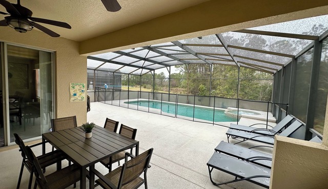 Spacious Orlando Getaway – Sleeps 16+! Pool, Game Room & close to Disney parks in Davenport