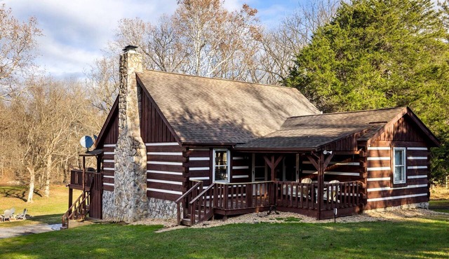 Spacious Riverfront Cabin with Hot Tub Near Shenandoah River, Maurertown, Virginia in Maurertown