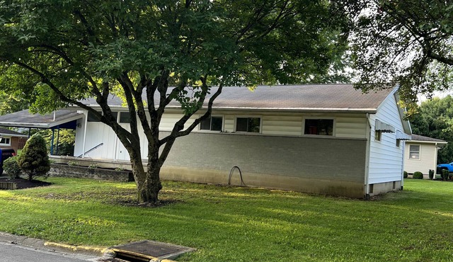 Spacious three bedroom home located 5 minutes from WEC in Wilmington