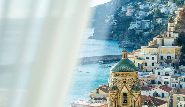 Splendid luxury villa, an ancient palace in Amalfi with jacuzzi-pool and sea-view, at 300 m from the in Amalfi