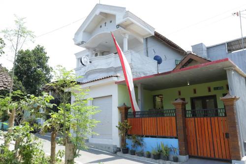 SPOT ON 93189 Rumah Berkah Syariah in Blitar