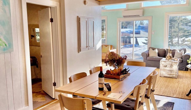 St MArgarets Bay Private Lake w/Beach Access, hot tub, FP and firepit in Hubbards