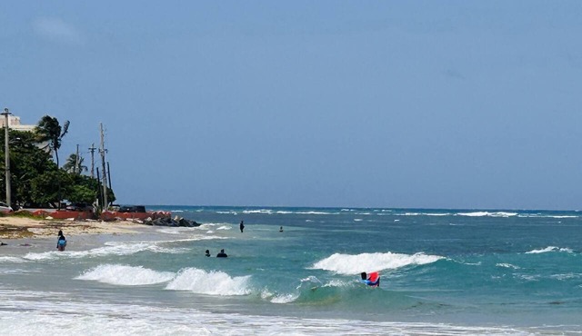 Steps Luquillo Beach. Cozy Family Resort, 27 Guests in Luquillo