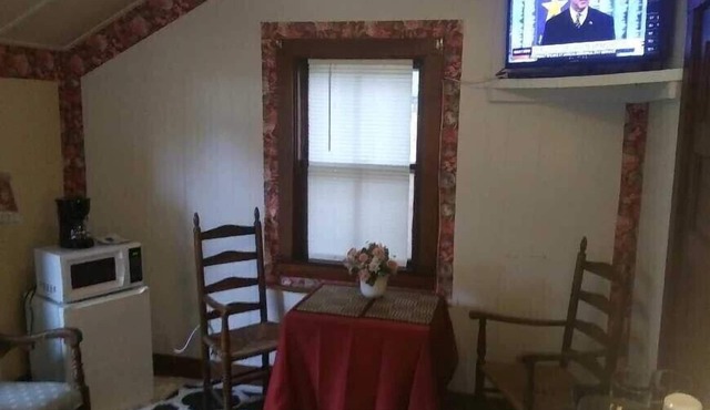 Studio COTTAGE #1- WALK to Keyes Memorial BEACH Barnstable- Hyannis in Barnstable