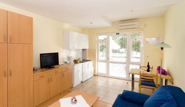 Studio flat with terrace Dubrovnik (AS-8593-b) in Dubrovnik