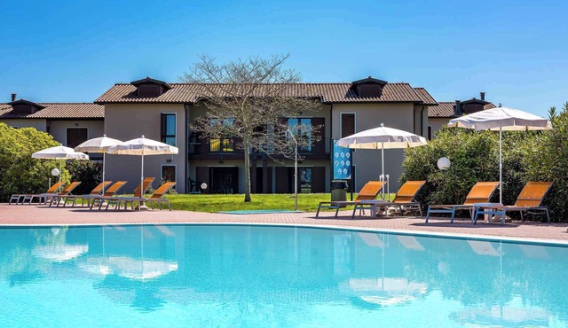 Studio with outdoor pool and entertainment in a great residence in Peschiera del Garda