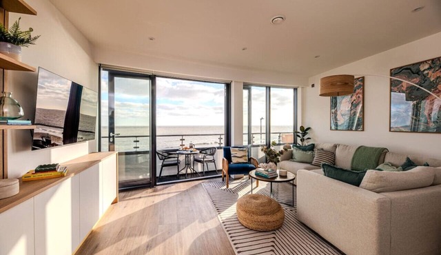 Stunning Beach Front Apartment with secure Parking in Ramsgate