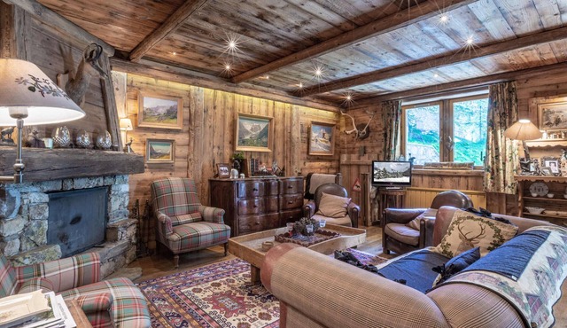 Stunning High-End Mountain Apartment with Refined Charm in Val-d'Isère in Val-d'Isère