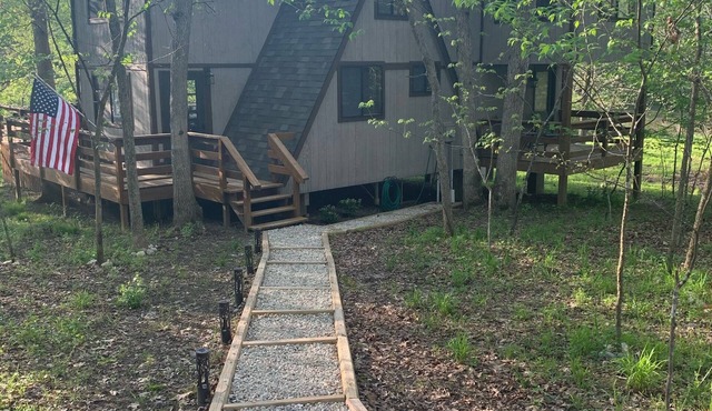 Stunning Lakeside Retreat at Innsbrook w/Swing, Canoe and 3 Kayaks in Wright City