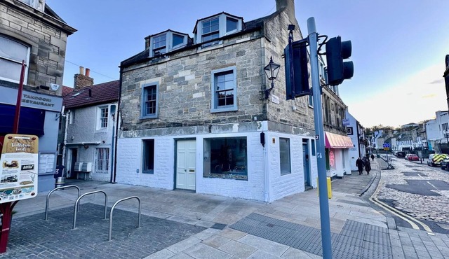 Stunning Loft Apartment on the High Street - Bridge Views in Queensferry