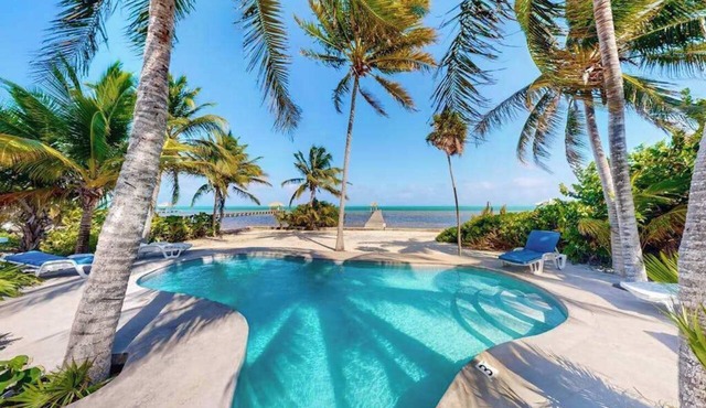 Stunning Ocean Views, Pool, Partial AC, Strong WiFi, & Oceanfront Location