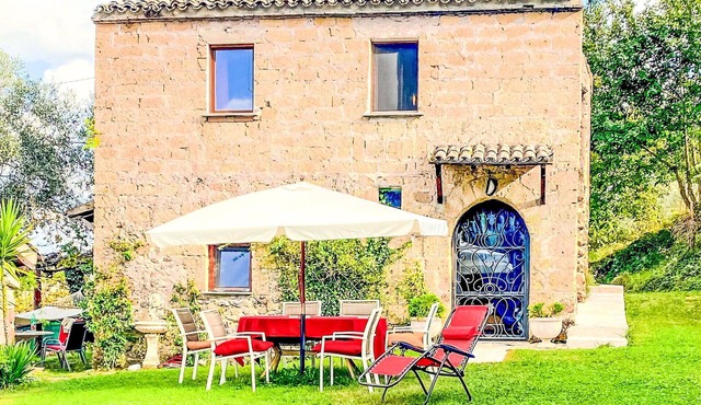 Stunning private villa for 7 people with WIFI and pets allowed in Bagnoregio