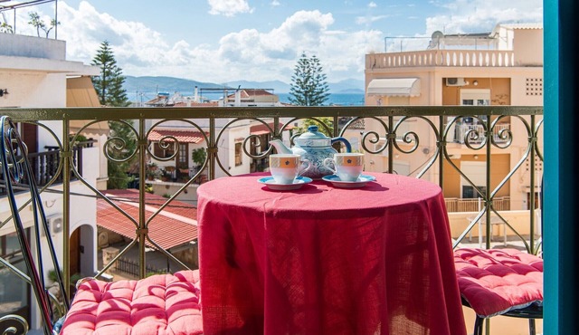 Suite Apartment with Shared Terrace, Private Garden and Wi-Fi in Αίγινα