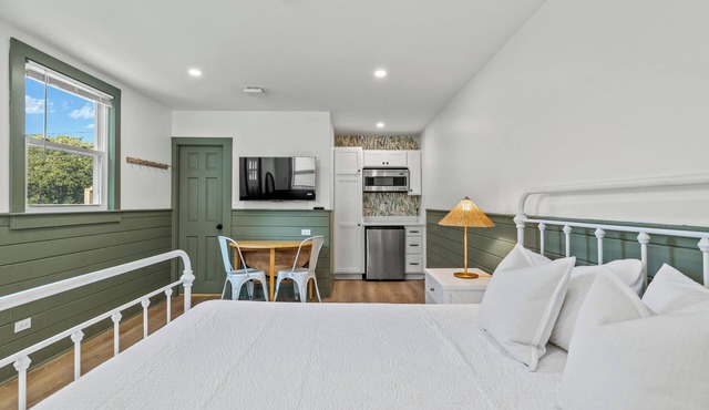 Summer Rental: Charming 1-Bedroom Unit in Chatham, MA Unit B in S Chatham