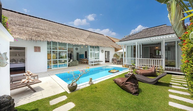 Thatched Tropical Garden Home with Pool in Trendy Seminyak in Seminyak