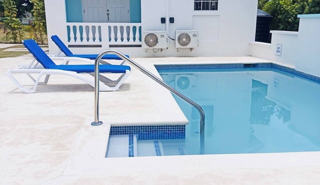 THE COTTAGE, SAINT DAVIDS, CHRIST CHURCH, BARBADOS modern 1 bed villa with pool in SAINT DAVIDS
