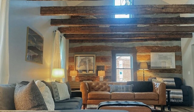 The Melmore Cabin, cozy and spacious gathering space in Tiffin