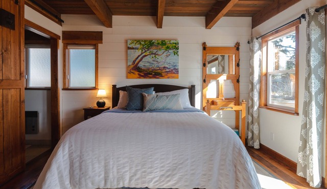The Tuck Away Suite in historic Peachland in Peachland