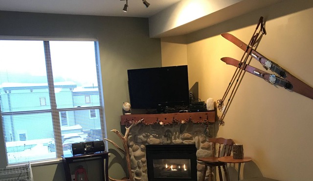 This Cozy Condo Is Ski-in/Ski-out, Pet Friendly, 500 Meters To The Village, in Vernon