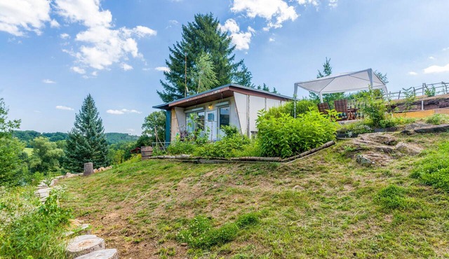 Tiny Home “Garden Idyll” with Mountain View, Private Terrace and Garden in Altenberga