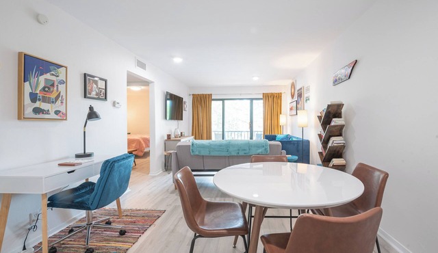 Top Floor Condo in Germantown Memphis - Pool & Convenient to Hospitals & MORE! in Memphis
