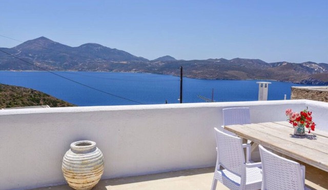 Traditional Cycladic House in Trypiti