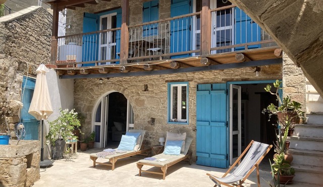 Traditional detached house in the heart of the village in Tochni