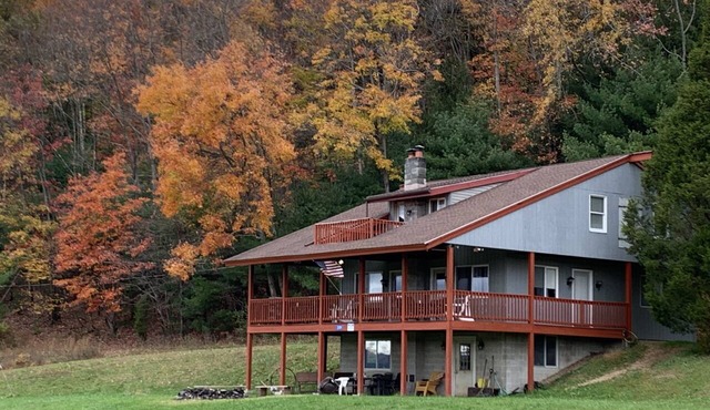 Tranquil Secluded Getaway With Spectacular Mountain Views in Kunkletown