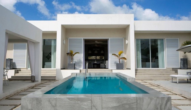 Tropical Oasis by Beach with Pool - Footprints South in Mount Standfast