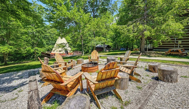 Unique Mammoth Cave Cabin w/Teepee & Hot Tub! in Mammoth Cave