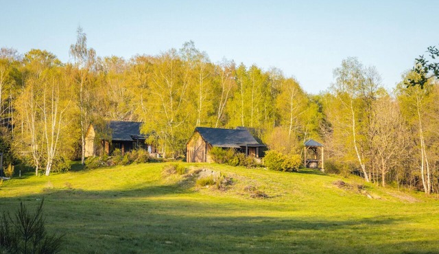 Upmarket CABANE-Lodge with PRIVATE SPA near LACS D'AUVERGNE in MARCHAL