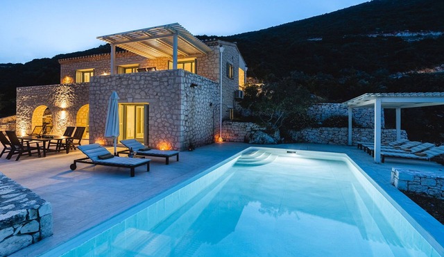 Urania, private villa Helios, private pool, endless sea views, near beaches in Vassiliki Lefkas