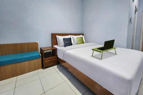 Urbanview Hotel Mutiara Persada Syariah Majalengka by RedDoorz in Brujul