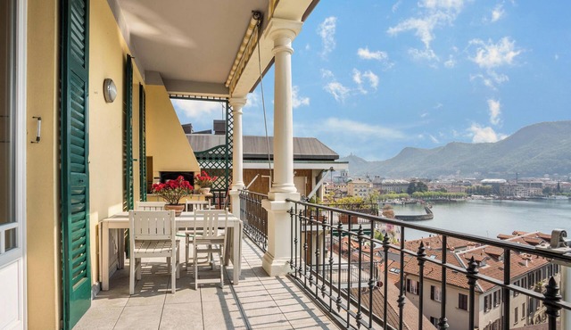 Vacation Apartment "Central Vista Lago" with Lake View & Private Terrace in Como